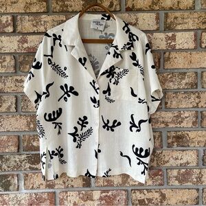 Paper Heart Top Size Medium Linen Button Down Short Sleeve Excellent Condition!